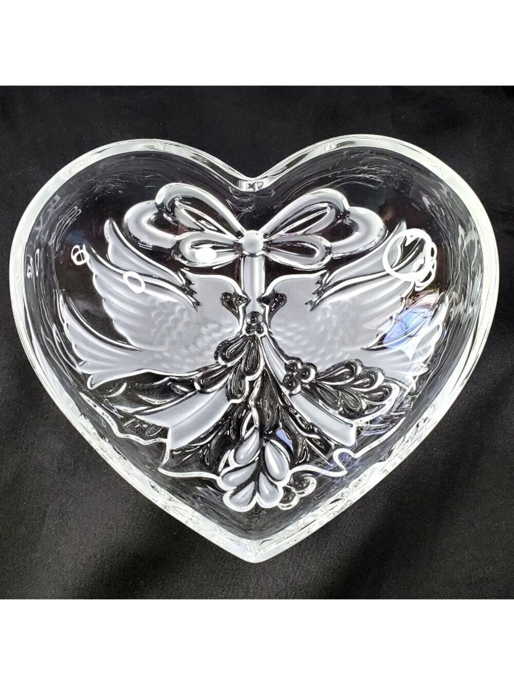 Gorham Crystal Holiday Traditions Collection Christmas Cardinals Heart Dish